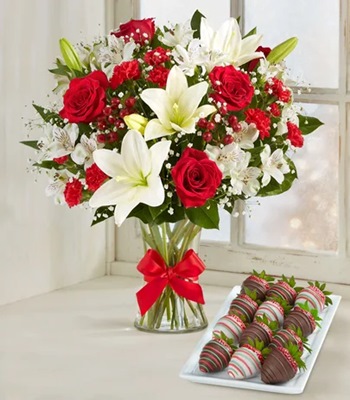 Christmas Flowers With FREE Strawberries & Glass Vase