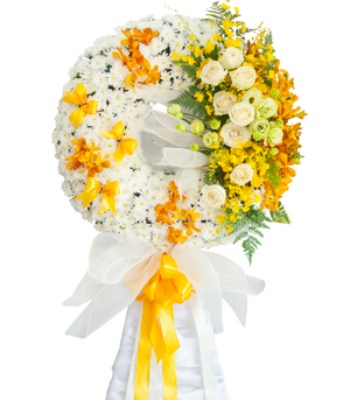 yellow and wthite floral wreath