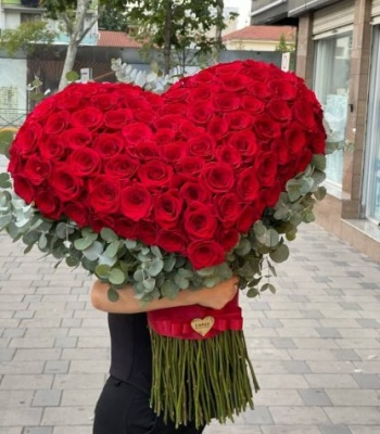 100 Red Roses